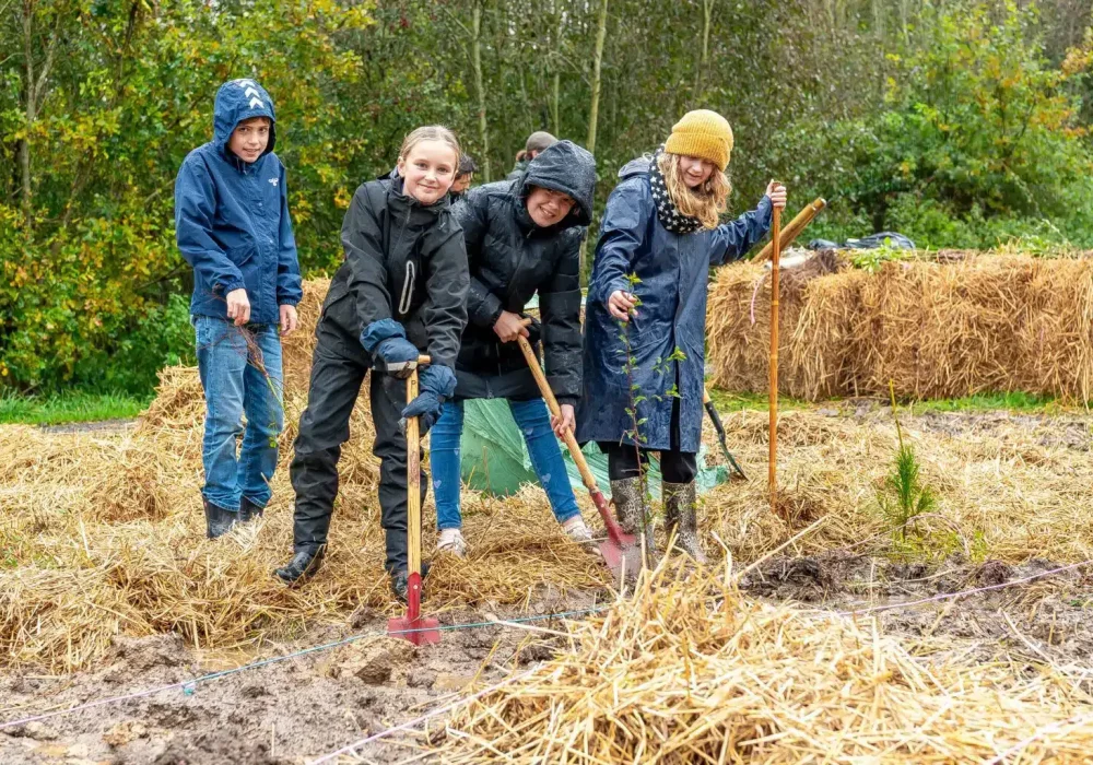 311023-Bakkeskolen-planter-skov-01-foto-BlumePress-1536x1024